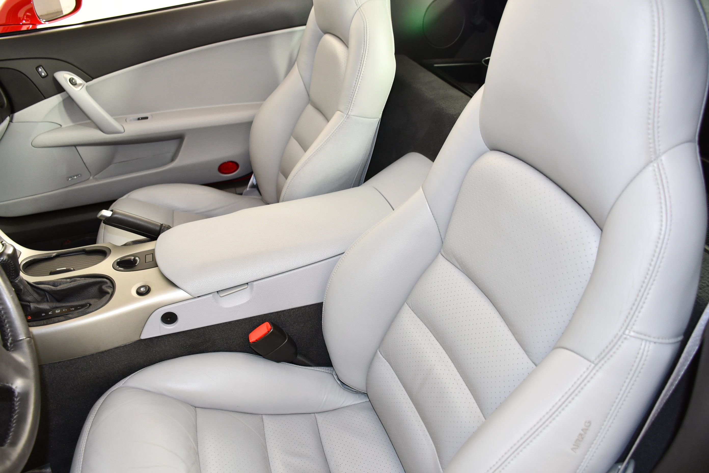 Used 2005 Chevrolet Corvette Coupe w/ Preferred Equipment Group RWD image 40