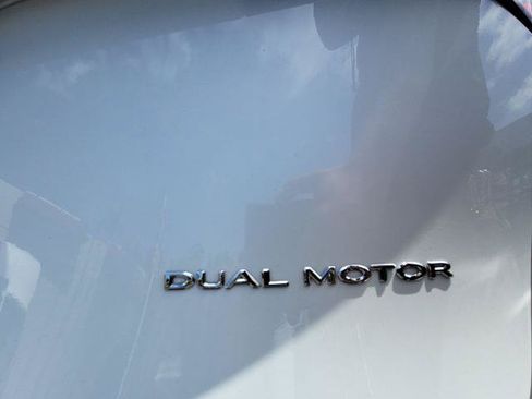 Used 2023 Tesla Model Y Long Range AWD/4WD image 31