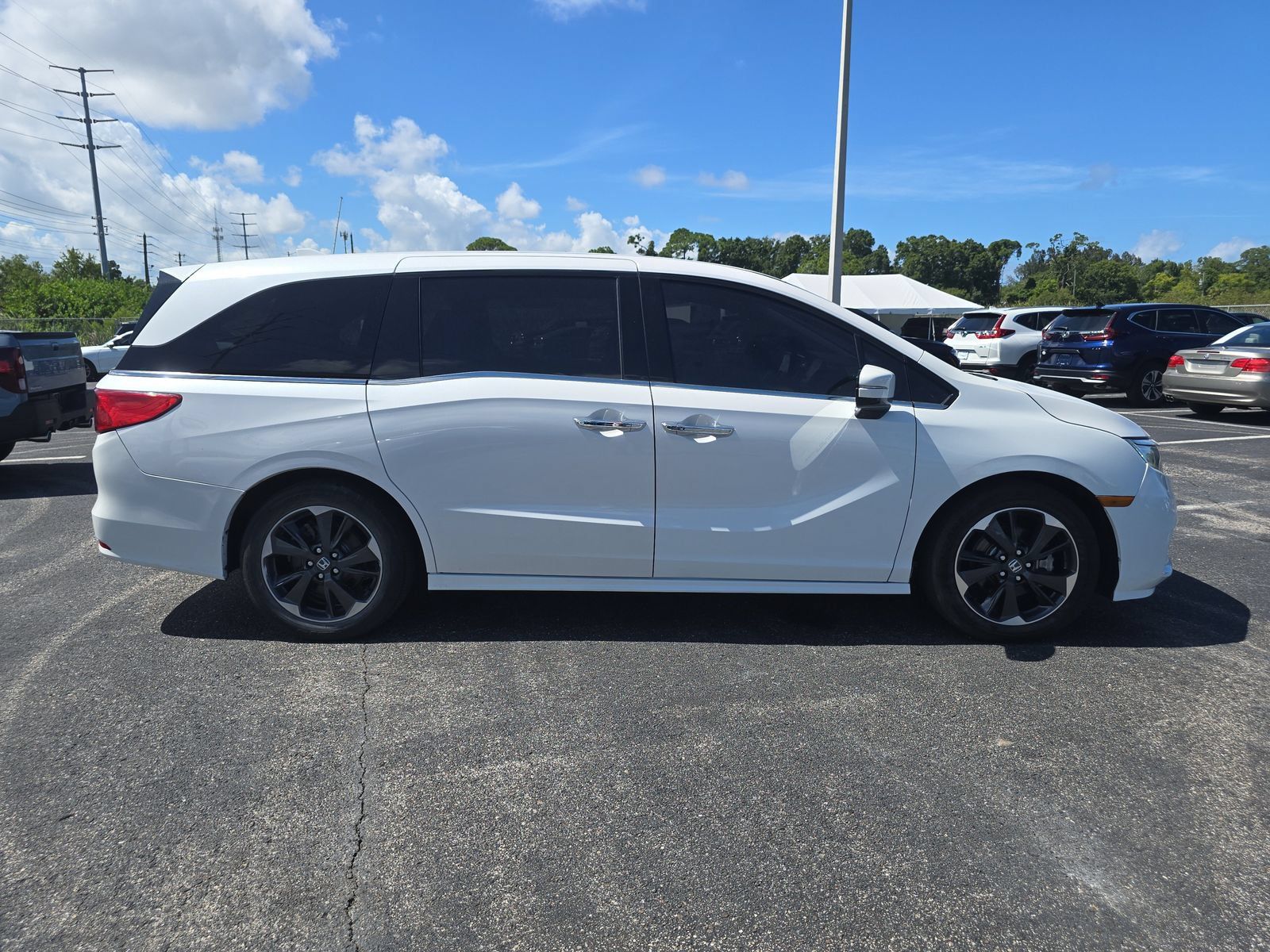 Used 2024 Honda Odyssey Elite image 3
