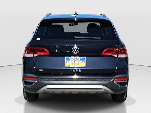 Used 2024 Volkswagen Taos SE FWD image 6