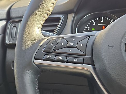 Certified 2019 Nissan Rogue SV image 19