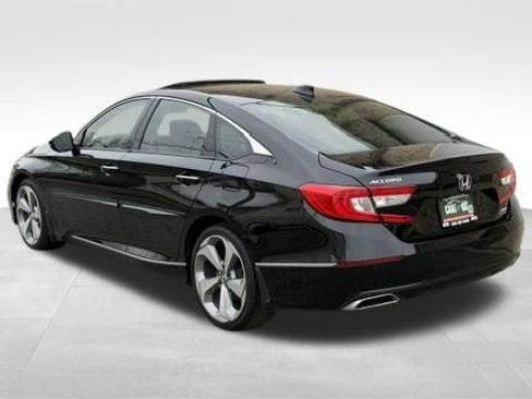 Used 2018 Honda Accord Touring image 9