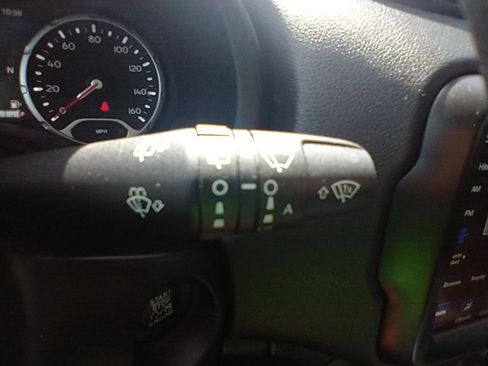 Used 2022 Jeep Renegade Limited image 31