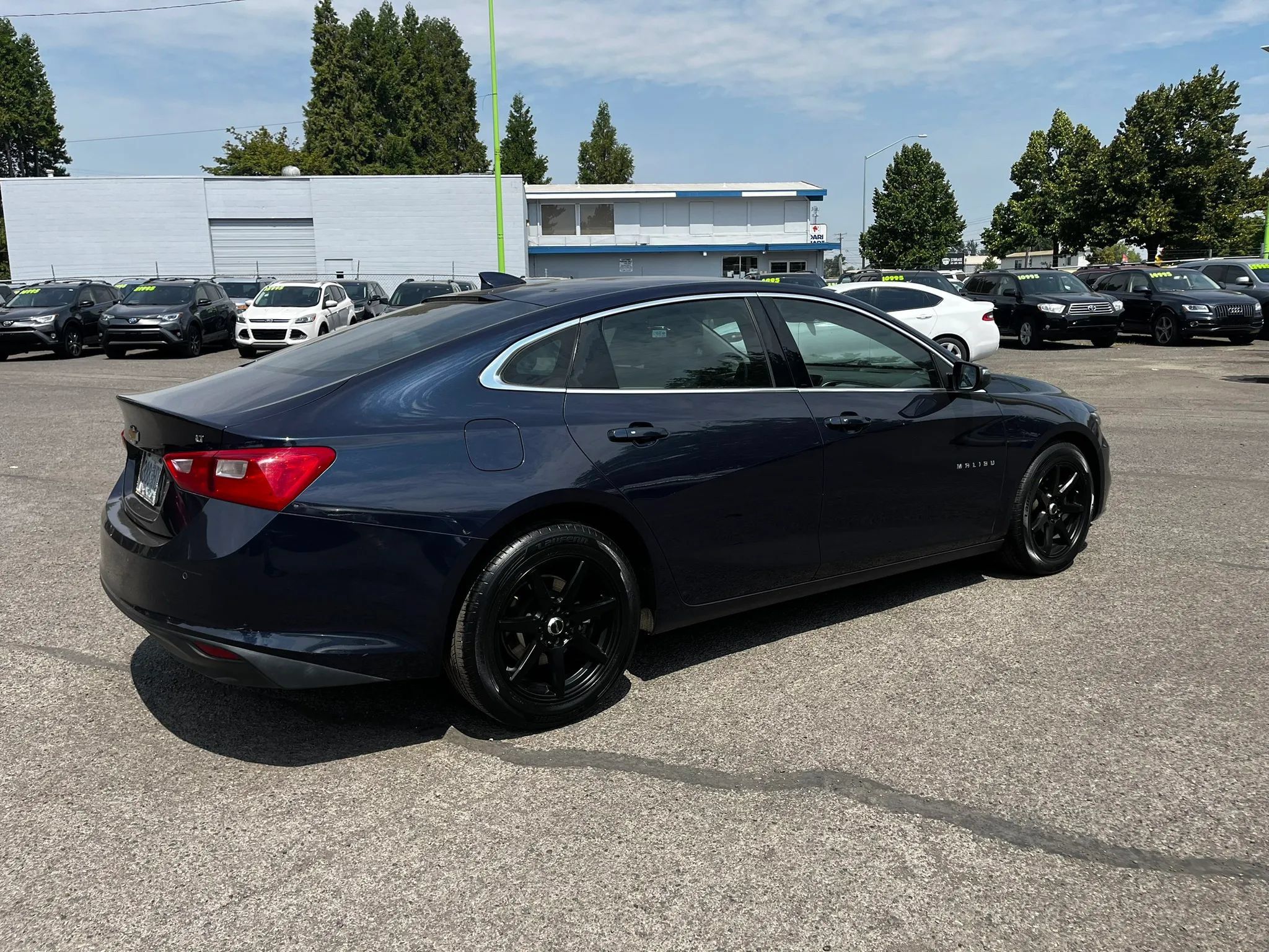 Used 2016 Chevrolet Malibu LT w/ Driver Confidence Package FWD image 3