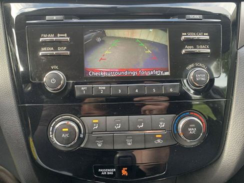 Used 2015 Nissan Rogue S AWD/4WD image 12