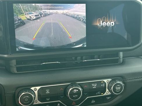Used 2024 Jeep Wrangler Unlimited Rubicon AWD/4WD image 14