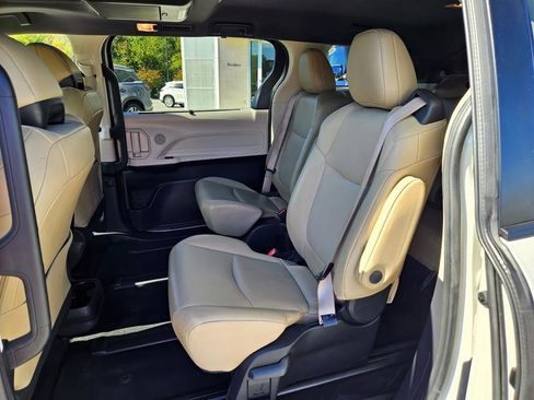 Used 2021 Toyota Sienna XLE w/ XLE Plus Package image 8