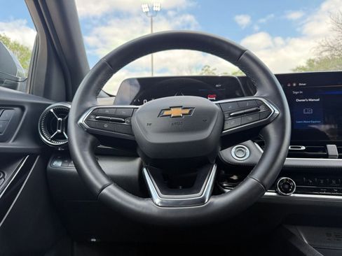 Used 2025 Chevrolet Equinox LT FWD image 30