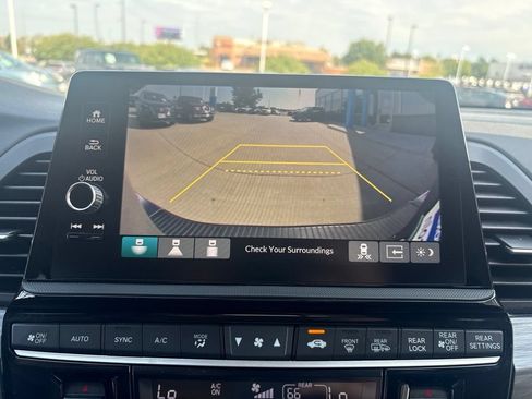 Used 2025 Honda Odyssey Elite image 22