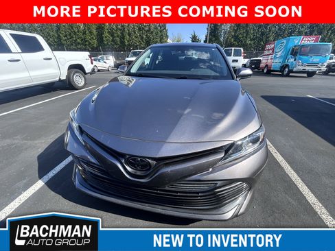 Used 2019 Toyota Camry LE image 3