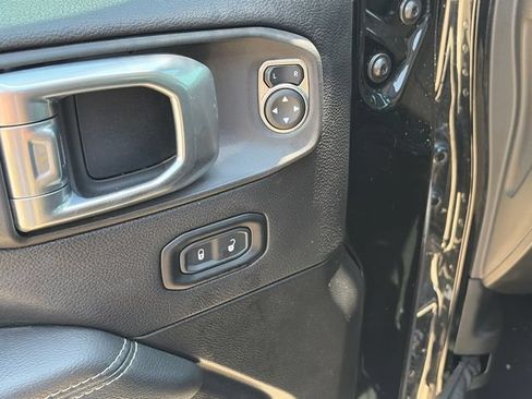 Used 2023 Jeep Gladiator Overland AWD/4WD image 19