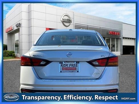 Certified 2022 Nissan Altima 2.5 SV image 5