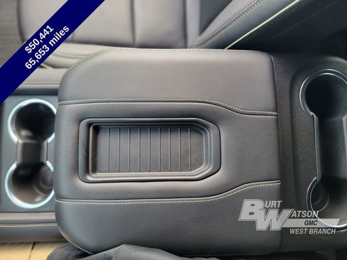 Used 2023 GMC Yukon XL SLT w/ SLT Premium Package image 19