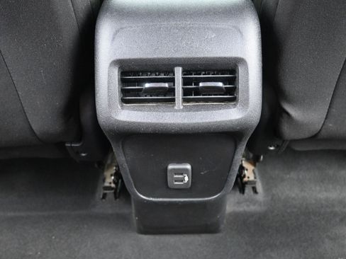 Used 2019 Chevrolet Equinox LT FWD image 18