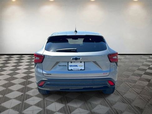 Used 2024 Chevrolet Trax RS w/ Sunroof Package image 4