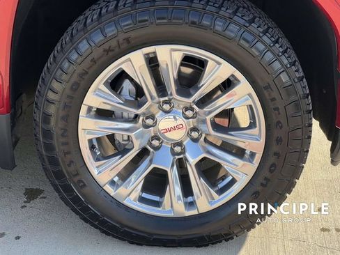 Used 2023 GMC Sierra 1500 Denali w/ Technology Package AWD/4WD image 4