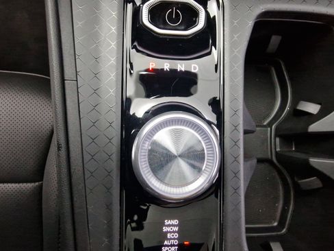 New 2025 Jeep Wagoneer Limited image 18