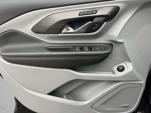 Used 2023 GMC Terrain SLT w/ Infotainment Package II image 29