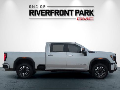 Used 2025 GMC Sierra 2500 Denali Ultimate AWD/4WD image 2