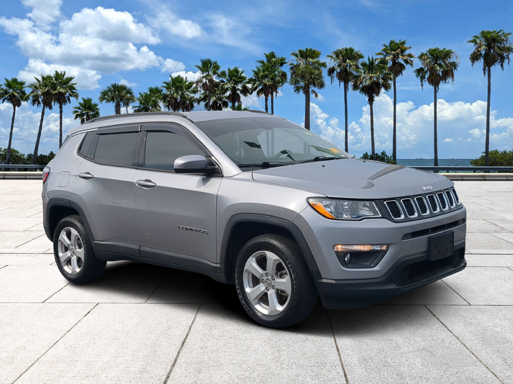 Used 2018 Jeep Compass Latitude w/ Cold Weather Group AWD/4WD image 3