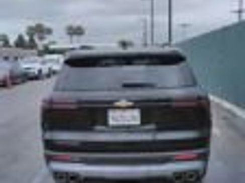 Used 2026 Chevrolet Traverse LT FWD image 2