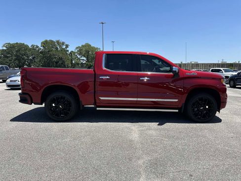 Used 2025 Chevrolet Silverado 1500 High Country w/ High Country Premium Package AWD/4WD image 10