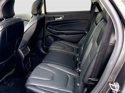 Used 2018 Ford Edge Titanium w/ Technology Package image 5