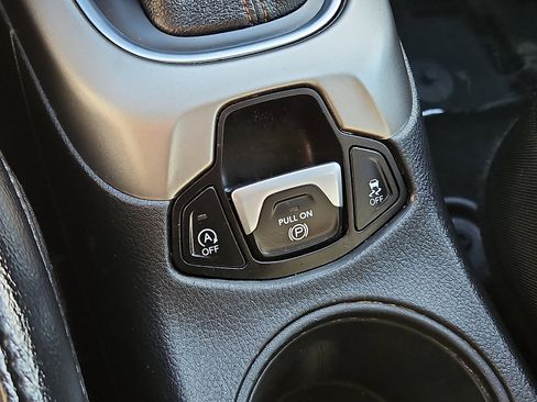 Used 2017 Jeep Compass Latitude w/ Popular Equipment Group FWD image 22