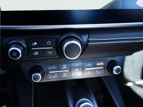 Used 2020 Ferrari Portofino RWD image 31
