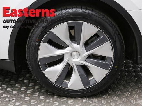 Used 2022 Tesla Model Y Long Range AWD/4WD image 8