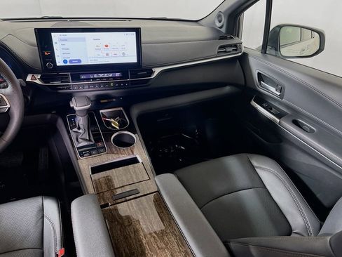 Certified 2025 Toyota Sienna Platinum AWD/4WD image 21