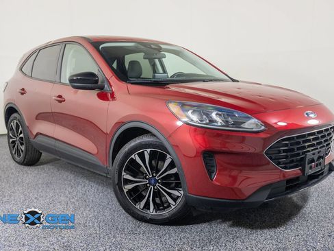 Used 2022 Ford Escape SE w/ SE Sport Appearance Package FWD image 1