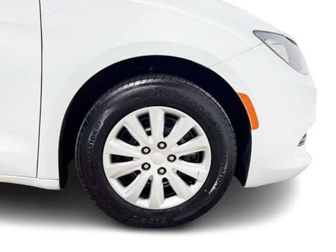 Used 2022 Chrysler Voyager LX FWD image 8