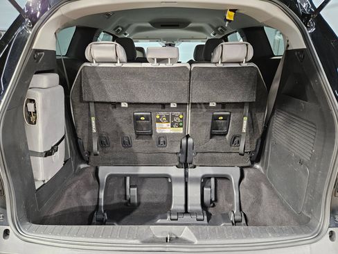Used 2025 Toyota Sienna LE FWD image 18