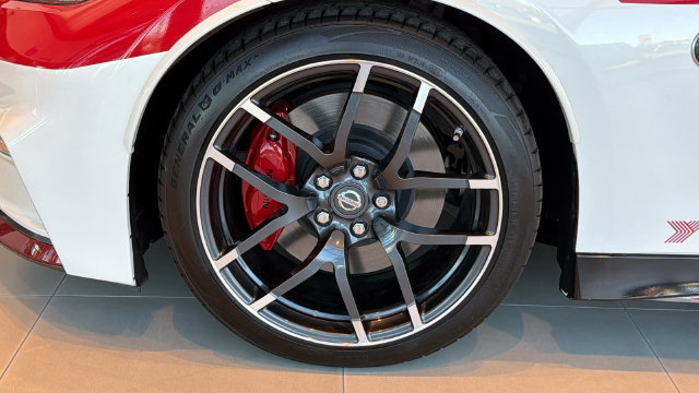 Used 2019 Nissan 370Z NISMO RWD image 9