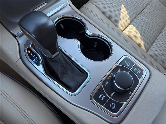 Used 2021 Jeep Grand Cherokee Overland AWD/4WD image 12