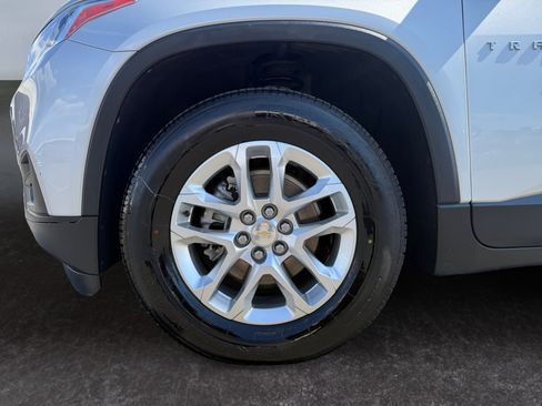 Used 2021 Chevrolet Traverse LS w/ LPO, Floor Liner Package FWD image 9