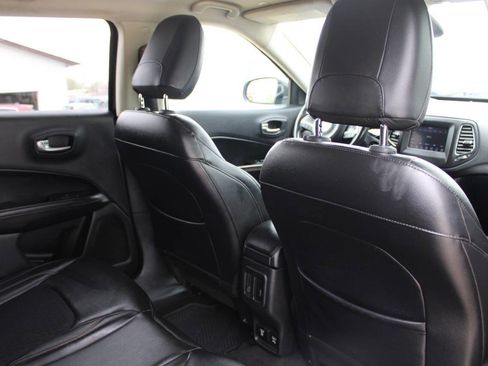 Used 2017 Jeep Compass Latitude w/ Popular Equipment Group AWD/4WD image 10