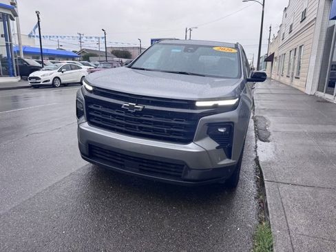New 2026 Chevrolet Traverse LT w/ Midnight/Sport Edition image 2