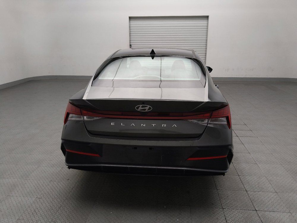 Used 2024 Hyundai Elantra SEL w/ Convenience Package FWD image 9