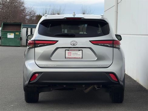 Certified 2023 Toyota Highlander XLE image 6