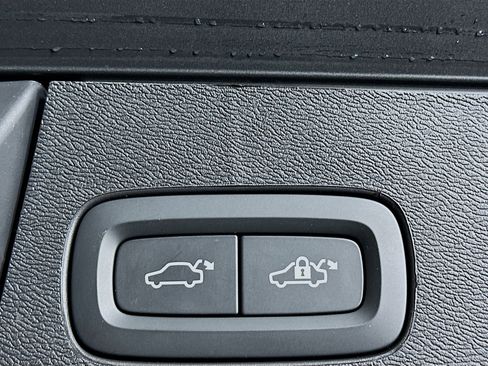 Used 2025 Volvo XC60 B5 Plus image 28