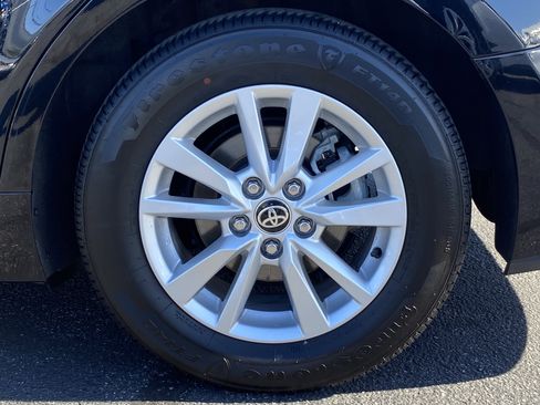 Used 2025 Toyota Camry SE image 7