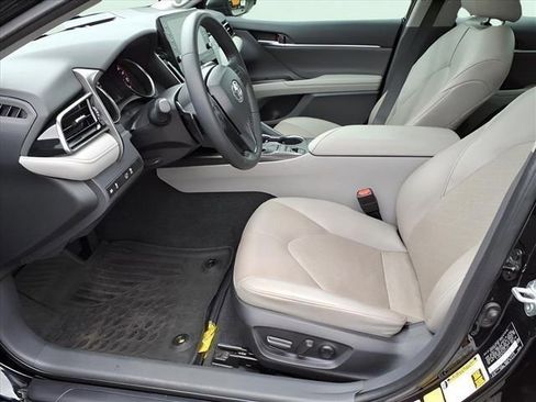 Used 2022 Toyota Camry XSE w/ Navigation Package image 11