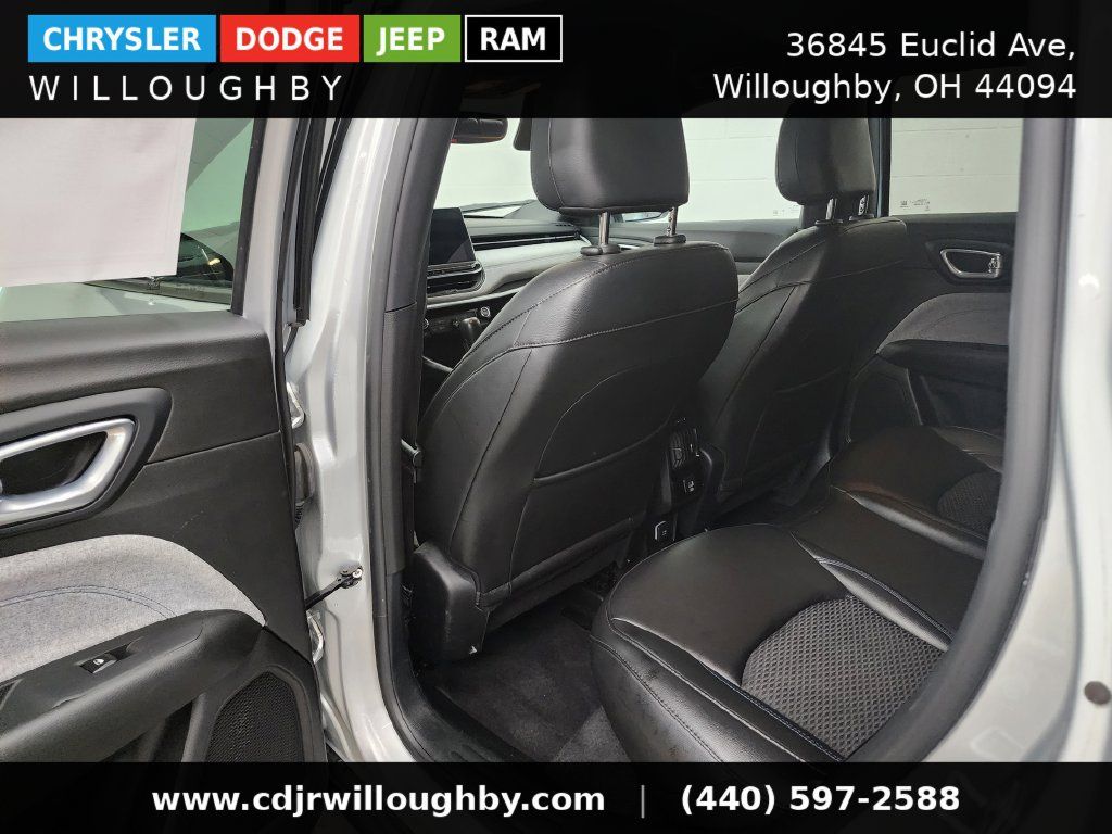 Used 2024 Jeep Compass Latitude AWD/4WD image 25