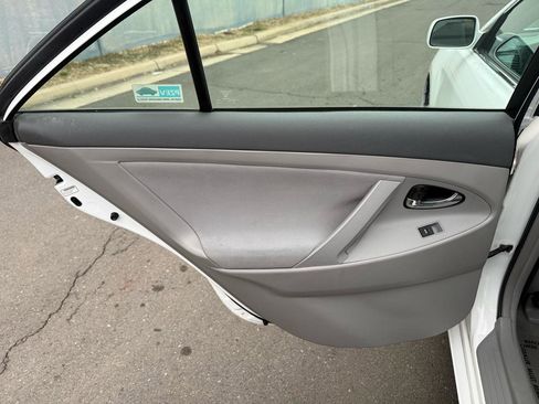 Used 2010 Toyota Camry image 18