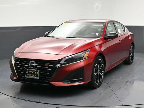 Used 2023 Nissan Altima 2.5 SR image 3