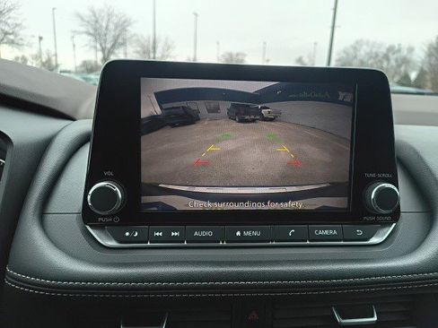 Used 2023 Nissan Rogue SV image 23