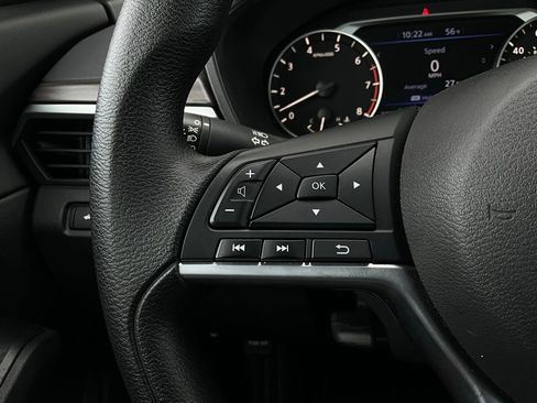 Used 2025 Nissan Altima 2.5 SV image 32