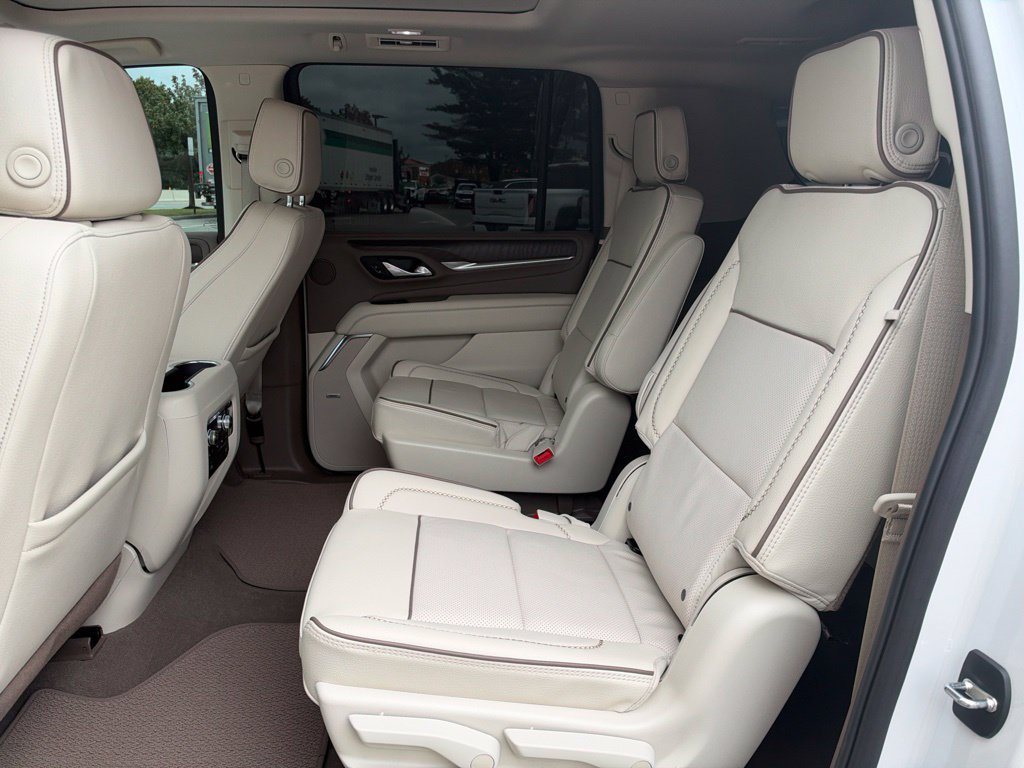 Used 2024 GMC Yukon XL Denali AWD/4WD image 26